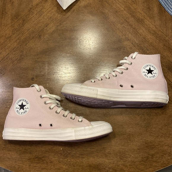 Converse Shoes. - Picture 2 of 5